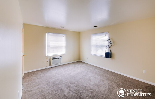 2 beds, 1 bath, $1,095, Unit 1669 N 4th Apartment B3