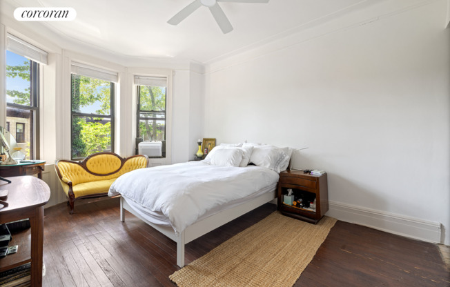651 76 ST