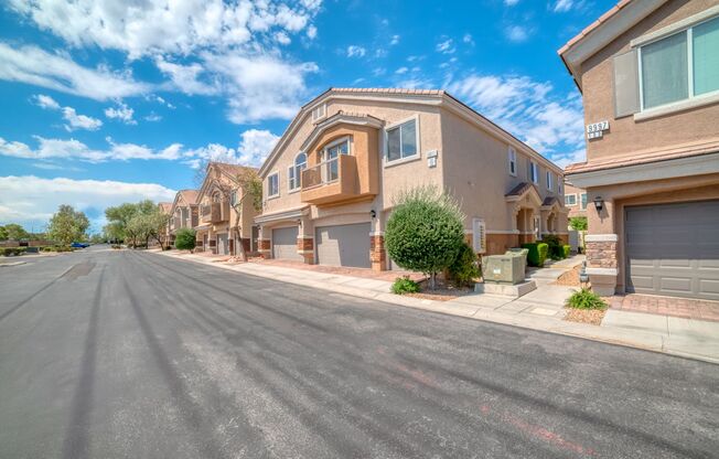 MOVE-IN READY FANTASTIC UPPER LEVEL 2-BEDROOM TOWNHOME!