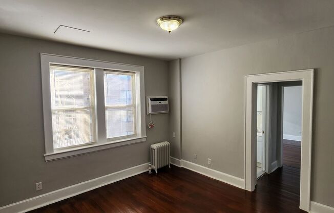 Walk to NYC Train/Restaurants, Heat/HW, Pre-War Charm - Montclair