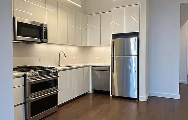 511 W 36 ST