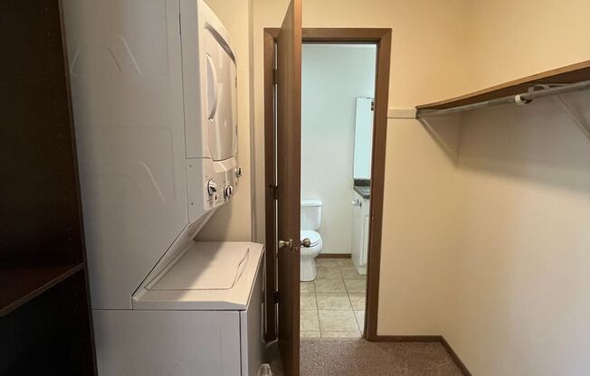 2 beds, 1 bath, 965 sqft, $1,605, Unit 7601CA