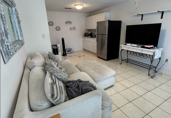 3339 W WOODLAWN AVE