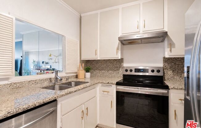 1 bed, 1.5 baths, 869 sqft, $3,350, Unit 1206