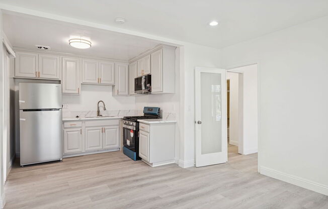 337 REXFORD DR