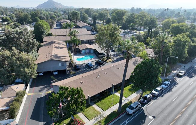 2 beds, 1 bath, 818 sqft, $2,100, Unit 036