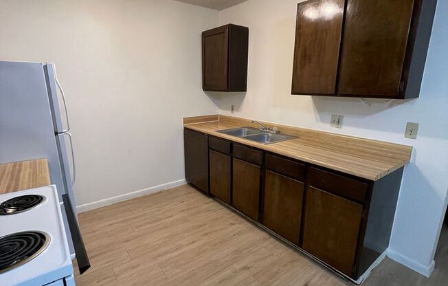 1 bed, 1 bath, 615 sqft, $650, Unit 28