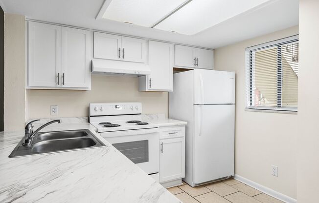 Move-In Ready 2 BR/ 2BA Condo on Southside close to Truman