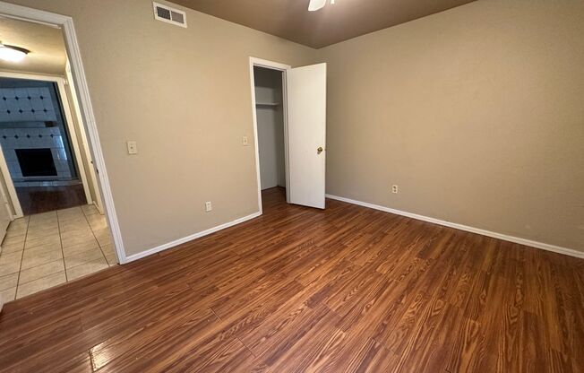 2 beds, 1.5 baths, $895