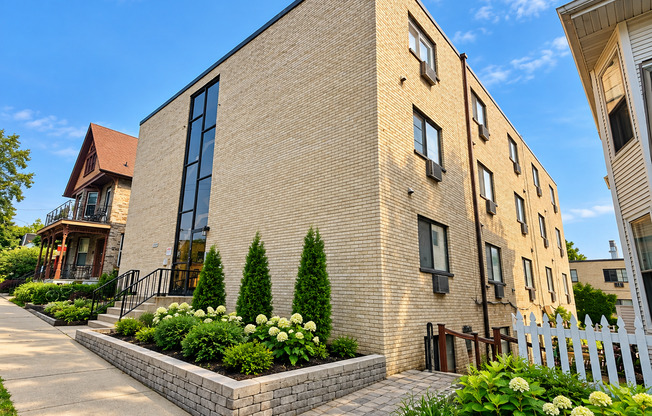 1 bed, 1 bath, 450 sqft, $1,225, Unit 121-6C