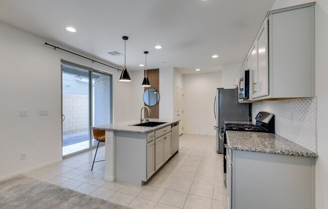 3 beds, 2.5 baths, $1,895