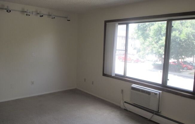 2 beds, 1 bath, 800 sqft, $2,125, Unit 14