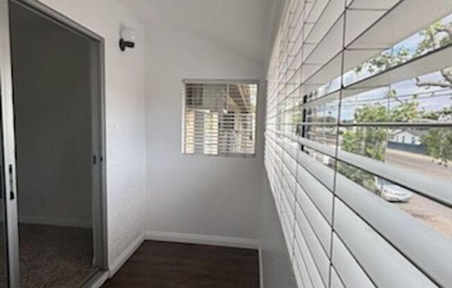 2 beds, 1 bath, 850 sqft, $2,200, Unit 7
