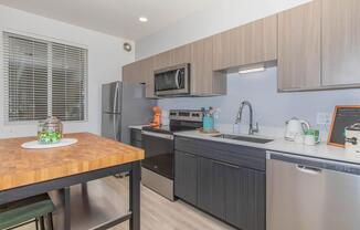 1 bed, 1 bath, 624 sqft, $1,299