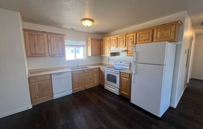 ** Pending Application ** 3 bed 2 bath - Twin Home - Pets considered