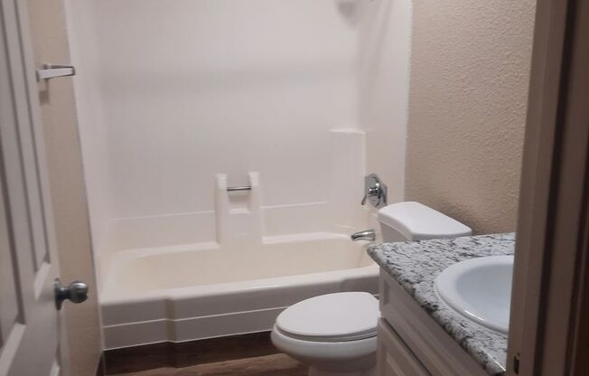 2 beds, 1 bath, 760 sqft, $1,289, Unit 205
