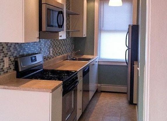 4 beds, 2 baths, $2,600, Unit 511 Admiral #2