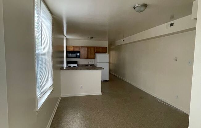 2 beds, 1 bath, 743 sqft, $1,100