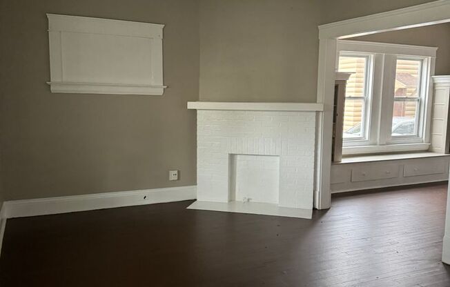 2 beds, 1 bath, 1,008 sqft, $750, Unit #1