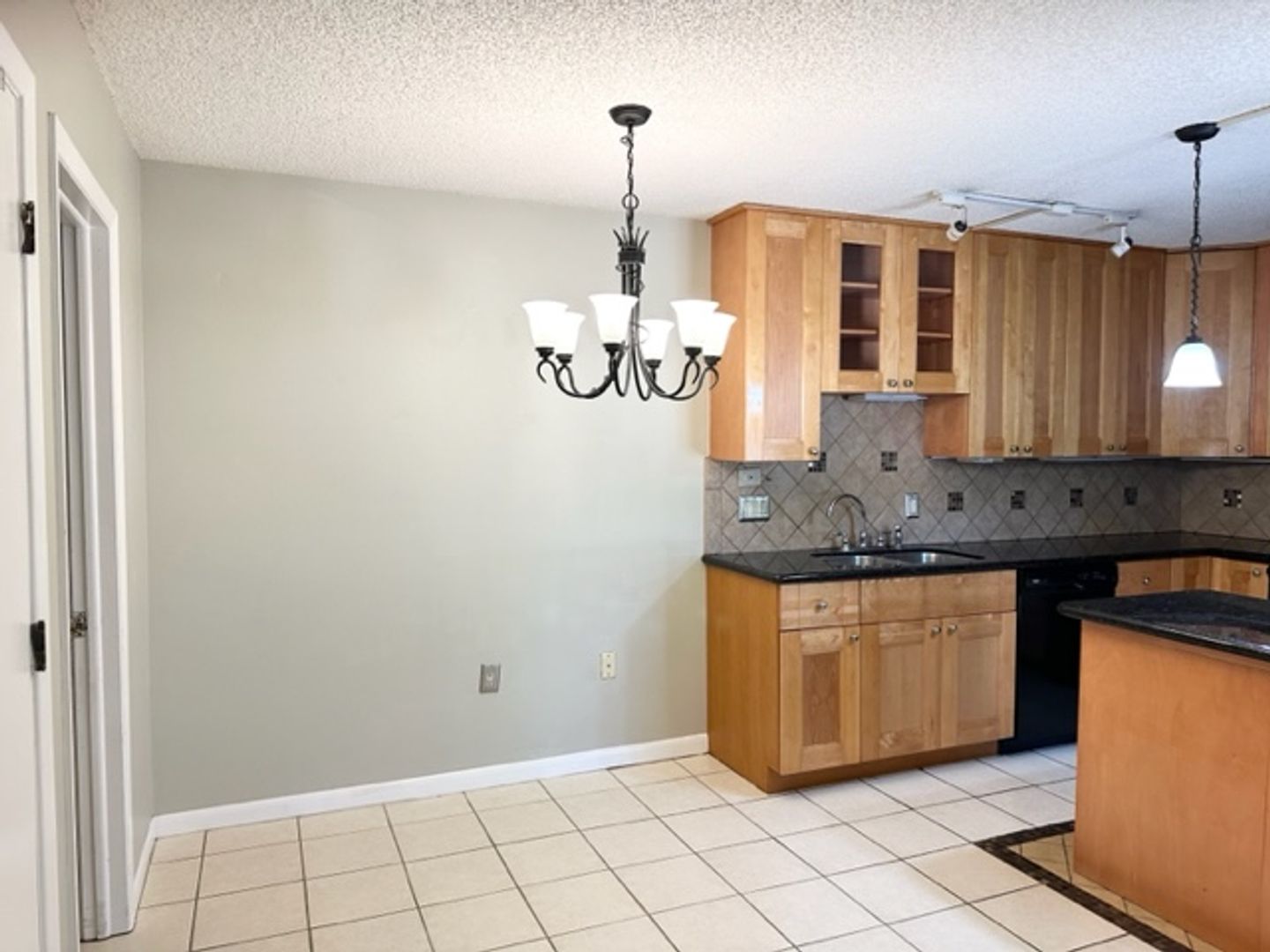 FANTASTIC 3BR/2.5BA TOWNHOME IN PALM HARBOR AVAILABLE 5/4/2024