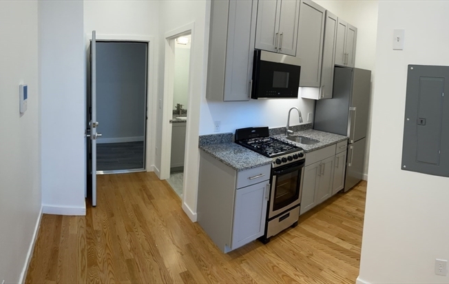 Studio, 1 bath, 425 sqft, $1,595, Unit 207