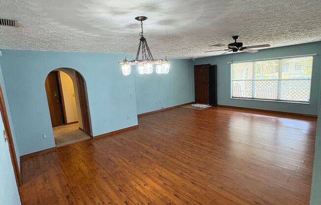 2/2/2 home with fenced backyard in Ft Pierce