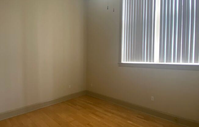 3 beds, 2 baths, 1,402 sqft, $2,100, Unit 1517 S. Theresa Ave. #103