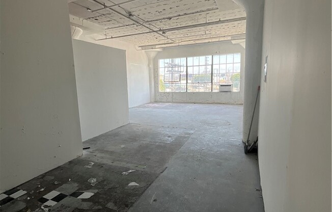 Studio, 1,600 sqft, $2,400, Unit 316