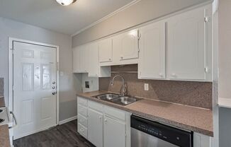 2 beds, 1 bath, $1,325