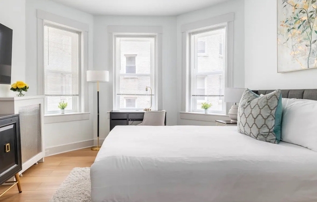 Studio, 1 bath, 328 sqft, $2,800, Unit 3