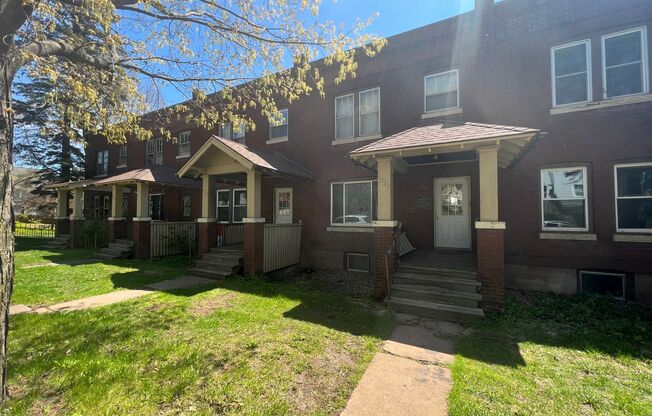 4 beds, 1 bath, $1,775, Unit 1732 E 5th Street