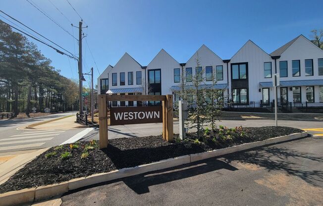 Walk to downtown Woodstock!