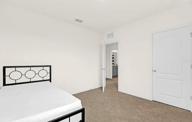 5 beds, 3 baths, $2,800