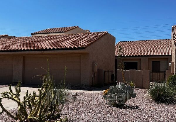 1630 N CAMINO DR