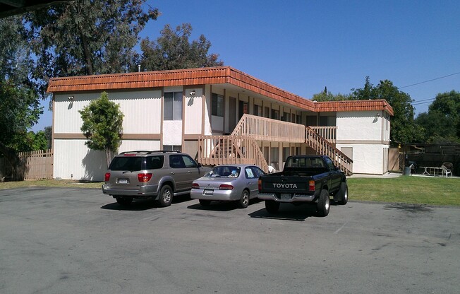 2 beds, 1 bath, 828 sqft, $1,900, Unit '01