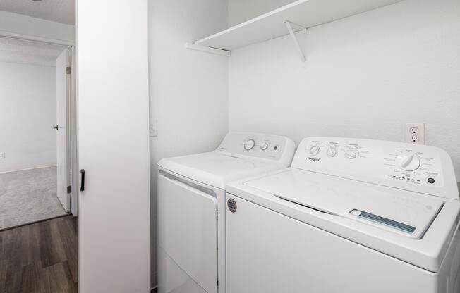 2 beds, 2 baths, 915 sqft, $2,295