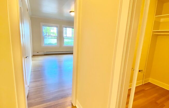 Studio, 1 bath, 462 sqft, $1,695, Unit 102