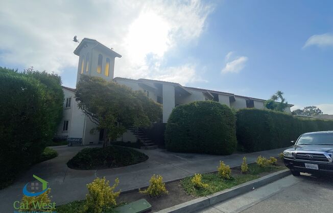$2,595 - Spacious 2 Bedroom, 1 Bath, upstairs corner apartment in clean well maintained quiet Morgan Hill complex