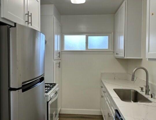 1 bed, 1 bath, 8,895 sqft, $2,100, Unit 12