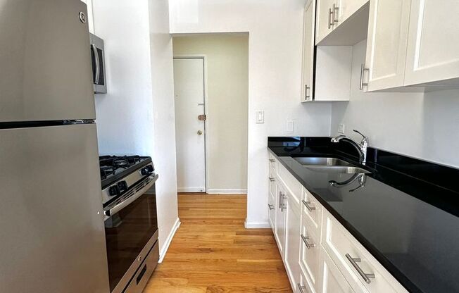 1 bed, 1 bath, 650 sqft, $1,600, Unit 6954-521