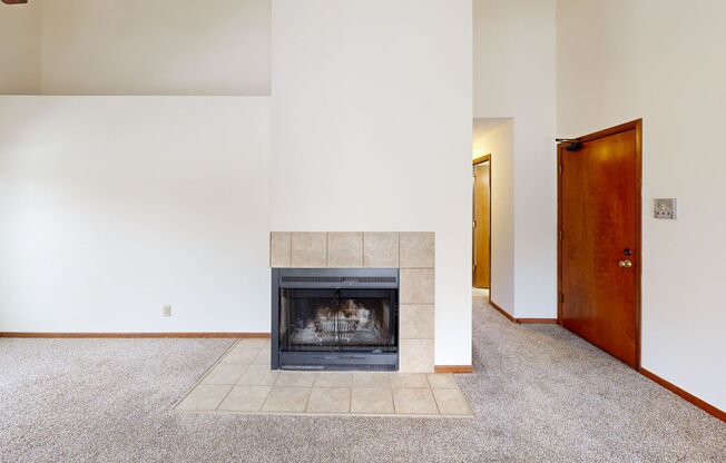 2 beds, 2 baths, 950 sqft, $1,725, Unit 7633CC