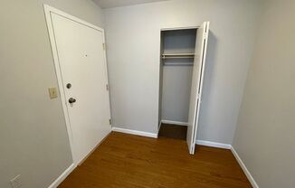 Hamden 2 Bed Condo w/ Dishwasher and Off-Street Parking Available Now!