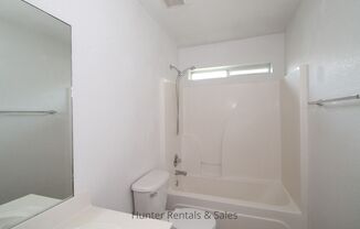 3 beds, 2 baths, $1,250, Unit Unit A