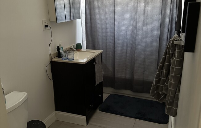 2 beds, 1 bath, $2,930, Unit 4