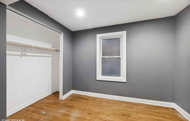 2831 S LOUIS