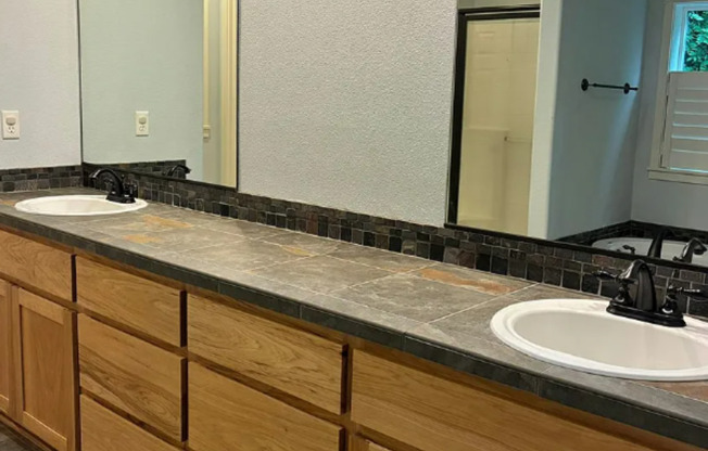 4 beds, 2.5 baths, $3,199