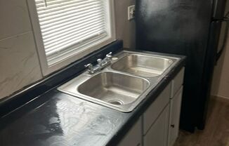 2 beds, 1 bath, $1,100