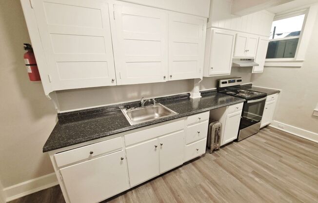 3 beds, 1 bath, $1,435, Unit 8 W Jackson