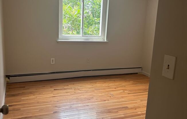 1 bed, 1 bath, 700 sqft, $1,200, Unit 303