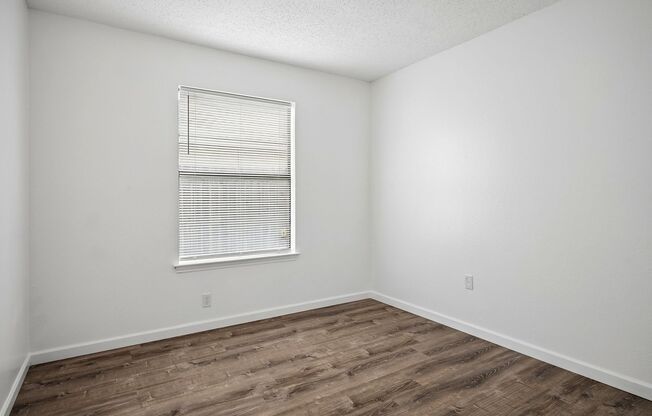 3 beds, 1 bath, $2,200